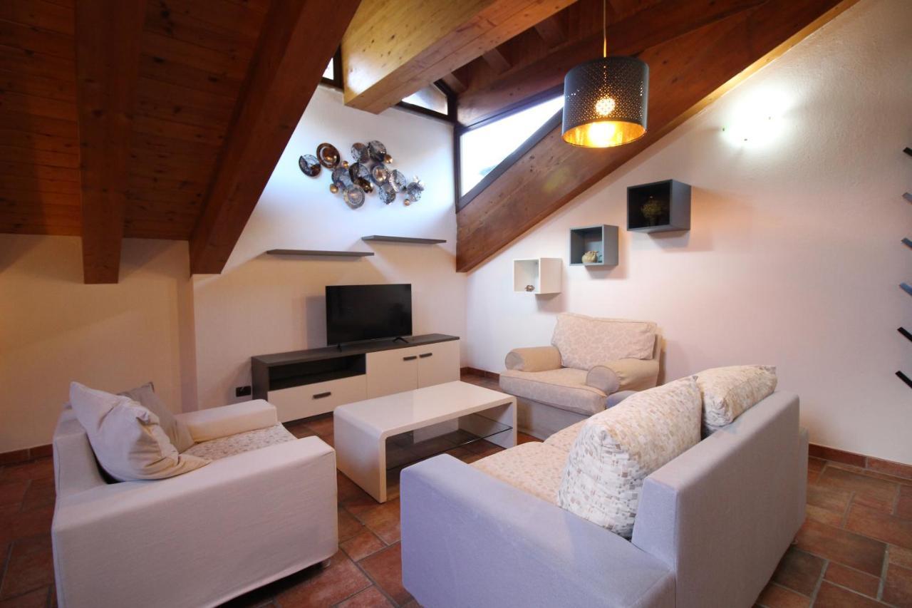 Attico Dell'Aquila Apartment บรุสซอน ภายนอก รูปภาพ