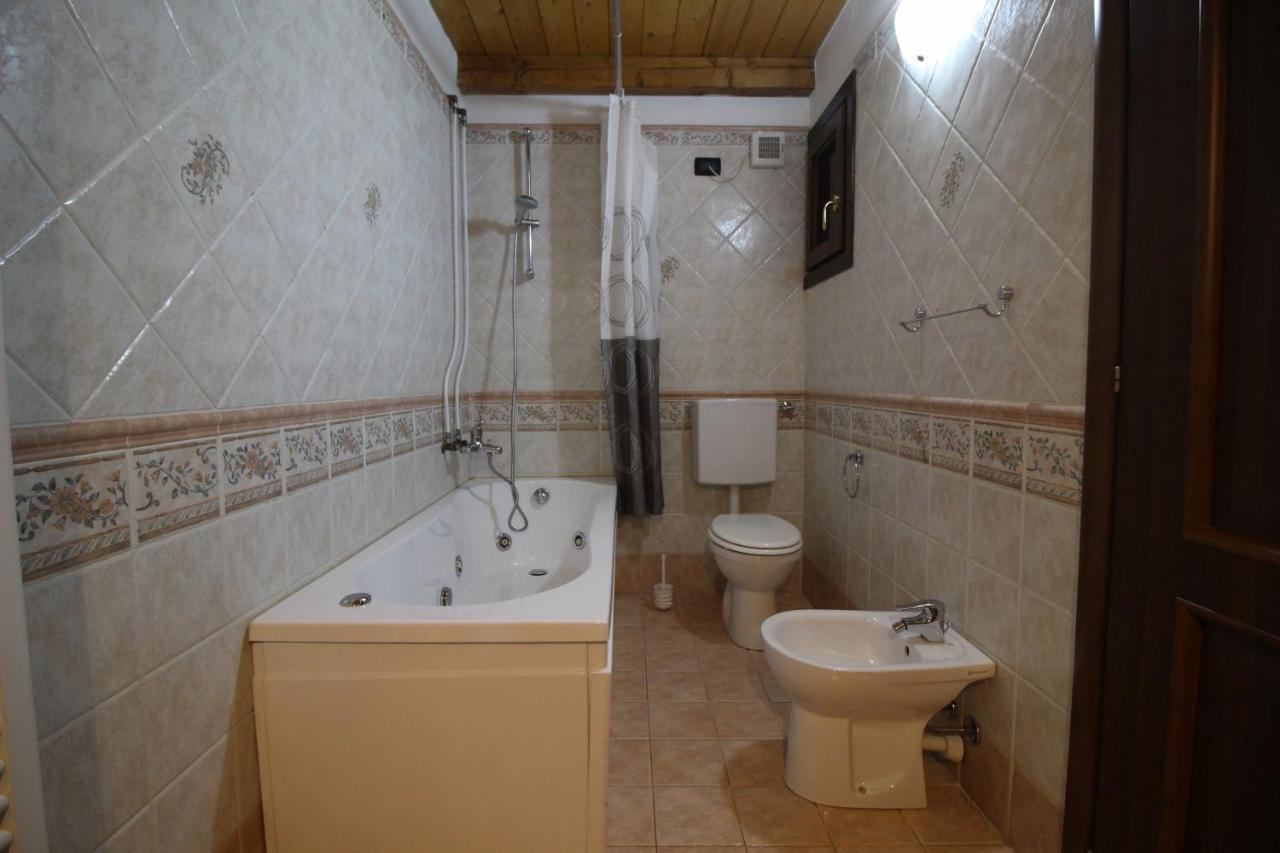 Attico Dell'Aquila Apartment บรุสซอน ภายนอก รูปภาพ